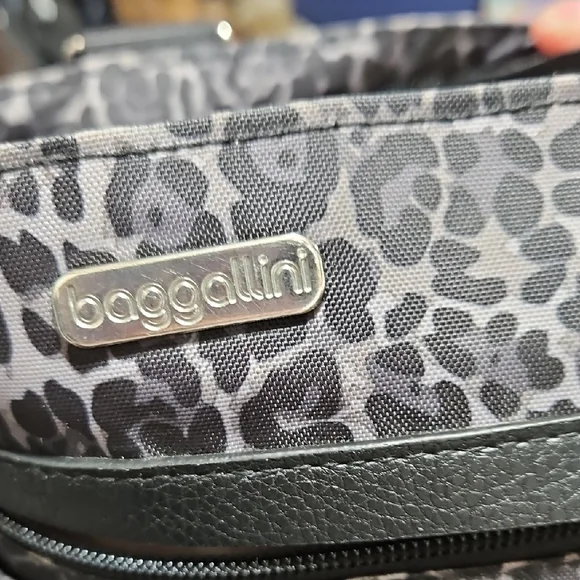 Baggallini Gray Leopard Print Belt Bag - Picture 11 of 11